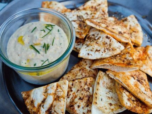 Photo of the dish - Mashed white beans and tahini with pita chips