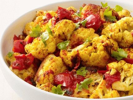 Photo Baked Cauliflower with Tomatoes