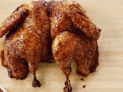 Photo Baked turkey in apple and cranberry glaze