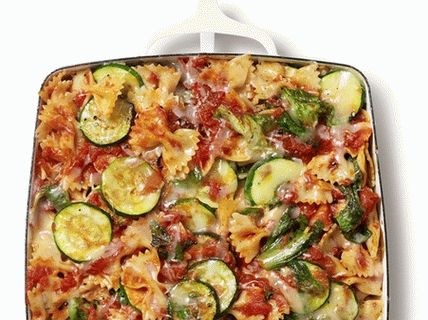 Photo Baked Farfalle Pasta with Friese and Zucchini