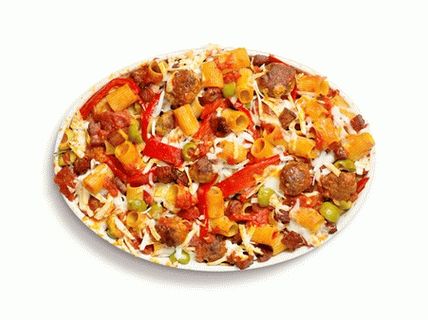 Photo Baked rigatoni pasta with meatballs and peppers