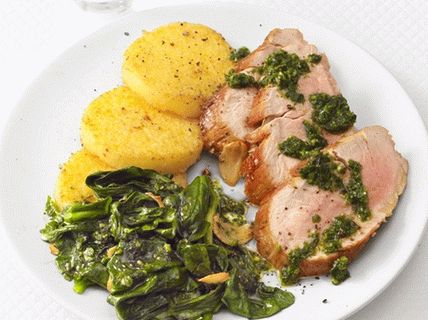 Photo Baked pork with polenta and pesto