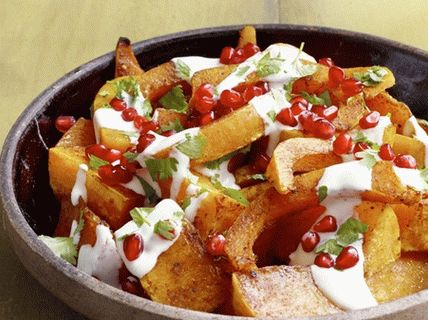 Photo Baked kabocha pumpkin with yogurt dressing