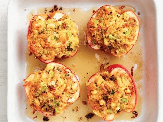 Photo Baked apples stuffed with corn bread