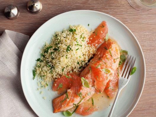 Photo Baked salmon with grapefruit sauce