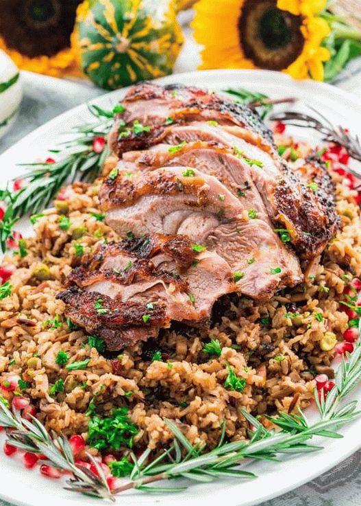 Photo Baked turkey thighs in maple mustard glaze