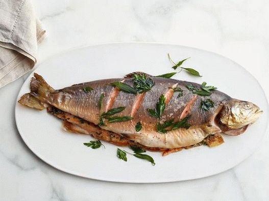 Photo baked in the oven Arctic char with greens