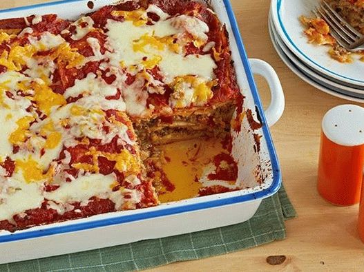 Photo Beef casserole with cheese and enchiladas sauce