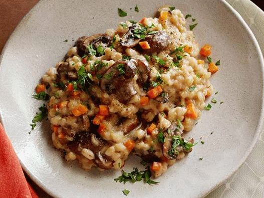 Barley risotto with mushrooms in a slow cooker