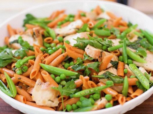 Lemon paste with chicken, peas and spinach