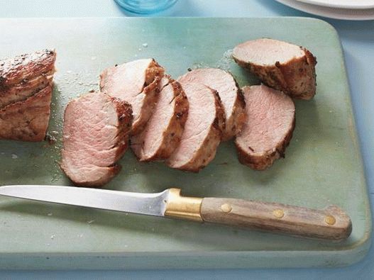 Pork tenderloin marinated with herbs