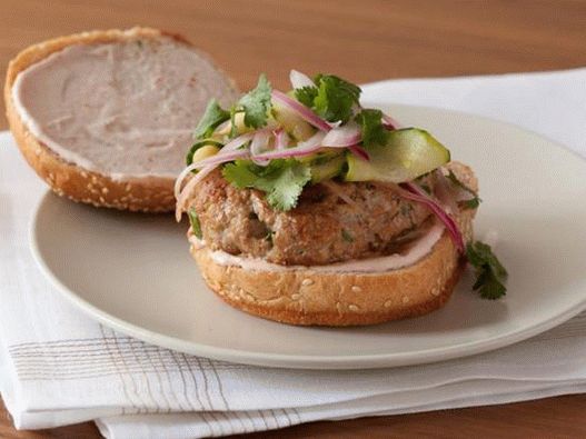 Burgers with turkey and Asian pickled cucumber