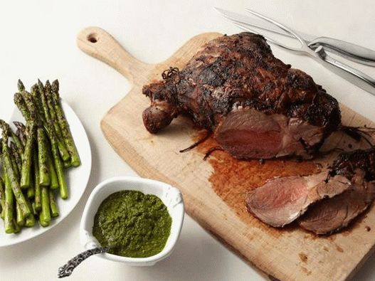 Grilled lamb leg with asparagus and mint chimichurri sauce