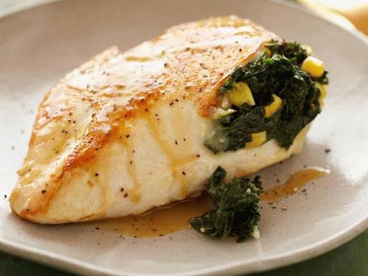 Stuffed chicken breast fried in a pan stuffed with leaf feces and corn
