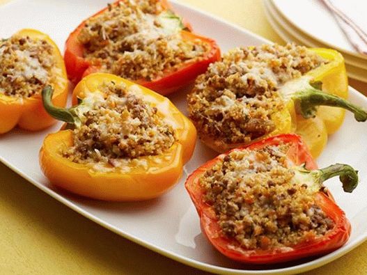 Bell pepper stuffed with sweet and sour couscous