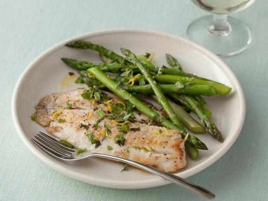 Tilapia with steamed asparagus and mint