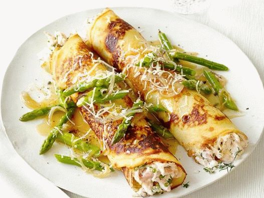 Pancakes with chicken, cheese and asparagus