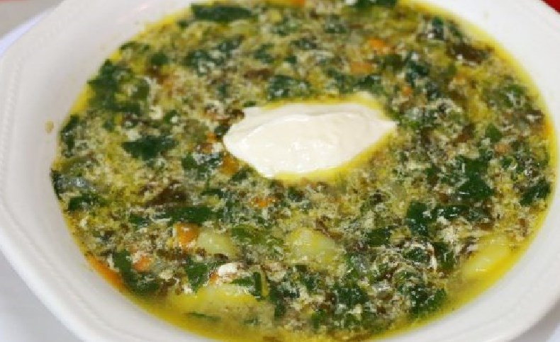 Green spinach cabbage soup