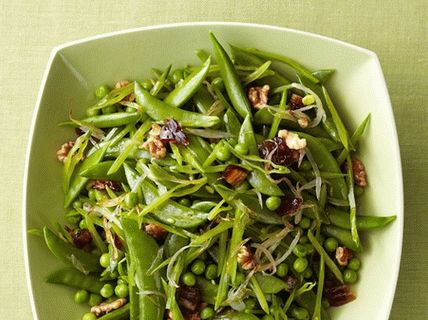 Photo Green peas with dates and walnuts