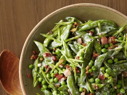 Photo Green peas with cream sauce and pancetta