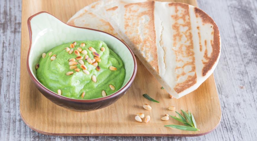 Green hummus