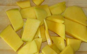 Green smoothie with mango