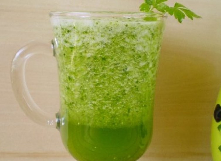 Green smoothie with cucumber