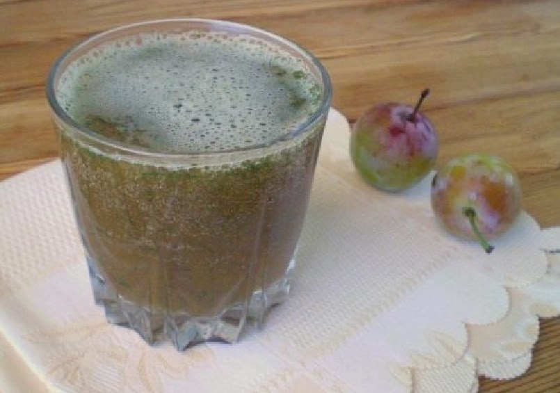 Green cocktail with plum