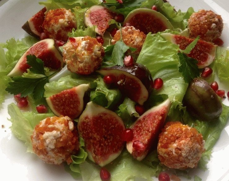 Green salad with figs