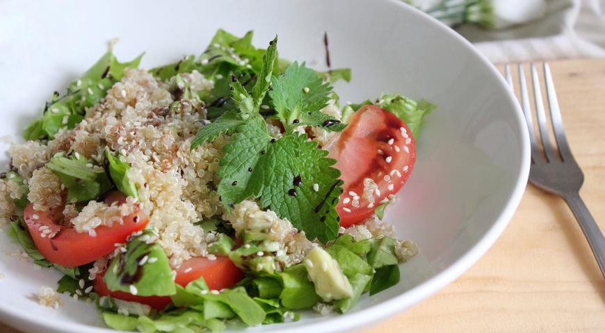 Green quinoa salad