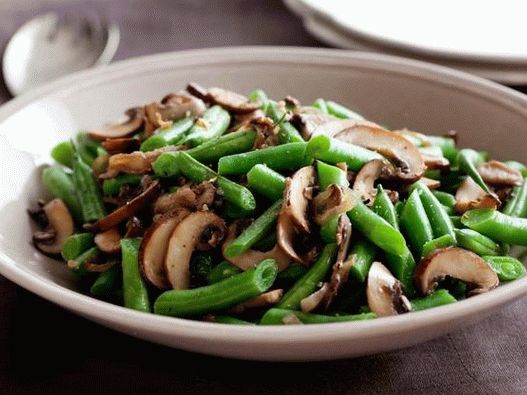 Photo Green beans with mushrooms and shallots
