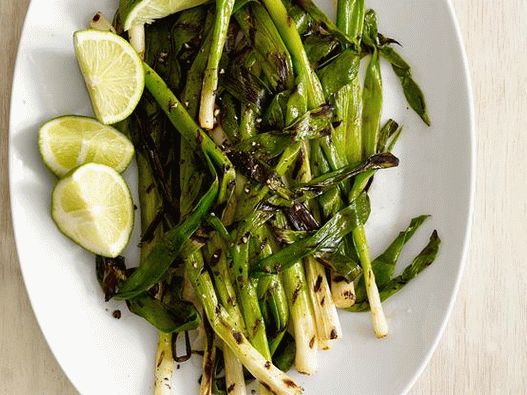 Photo Green onion with grilled lime juice
