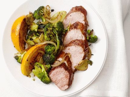 Photo Roasted Pork Five Spices with Broccoli and Orange