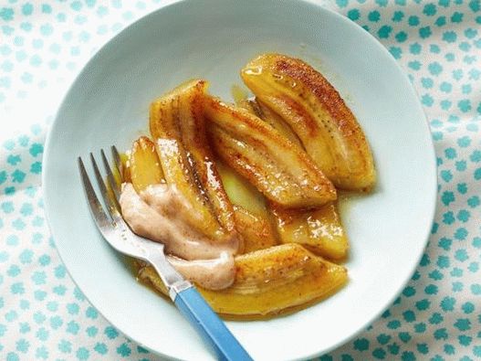 Photo Fried Bananas with Cream of Sour Cream