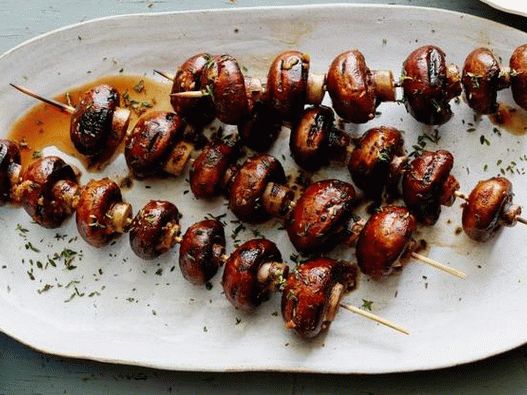 Photo Fried mushrooms on skewers