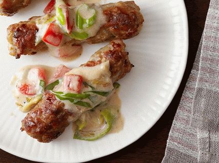 Photo Fried sausages with milk sauce