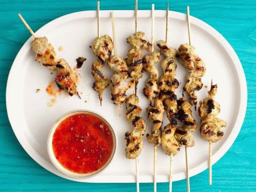 Photo Asian style fried chicken thighs pickled
