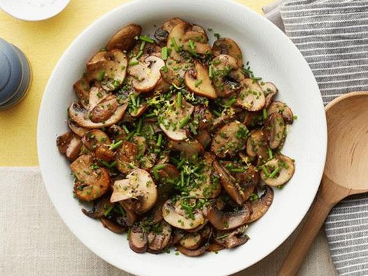 Photo Fried Champignon with Lemon Pepper