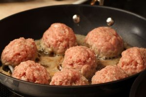 Fried pork meatballs