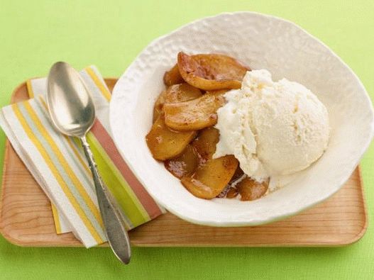 Photo of Fried apples in a pan with ice cream