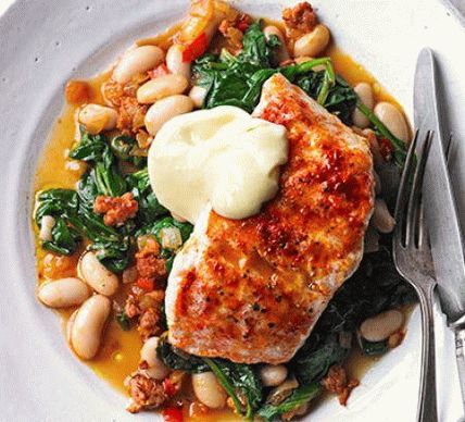 Photo Fried hake in spices with chilled bean salad