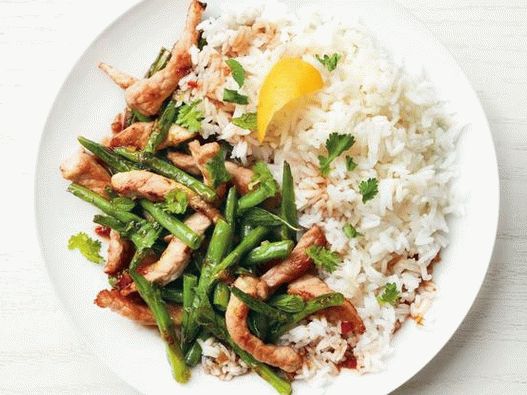 Photo of the dish - Pork stewed in fish sauce and a side dish of string bean fry
