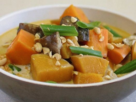 Photo Asian winter vegetables in a slow cooker