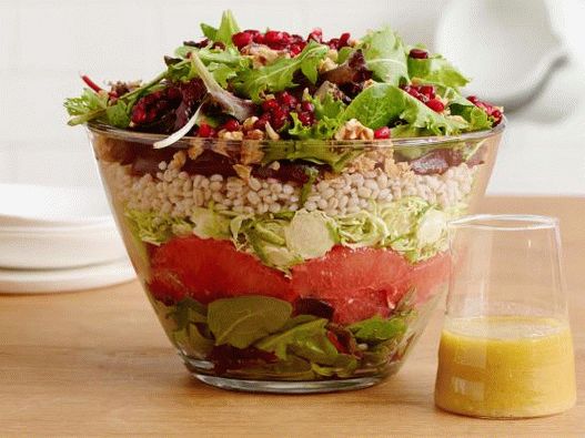 Photo Winter puff salad with beets and Brussels sprouts