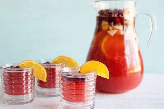 Photo Winter sangria with cranberries