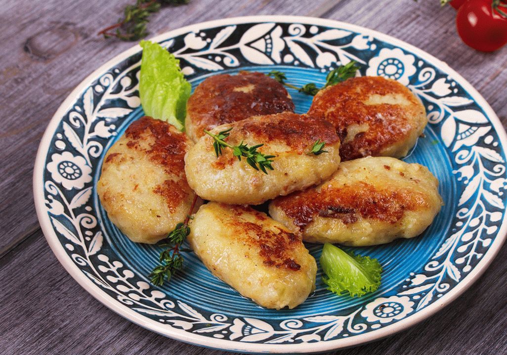 Пюре с котлетой из минтая. Куриные котлеты рубленые в духовке. Котлеты из куриной грудки. Котлеты из куриного филе. Куриные котлеты в духовке.