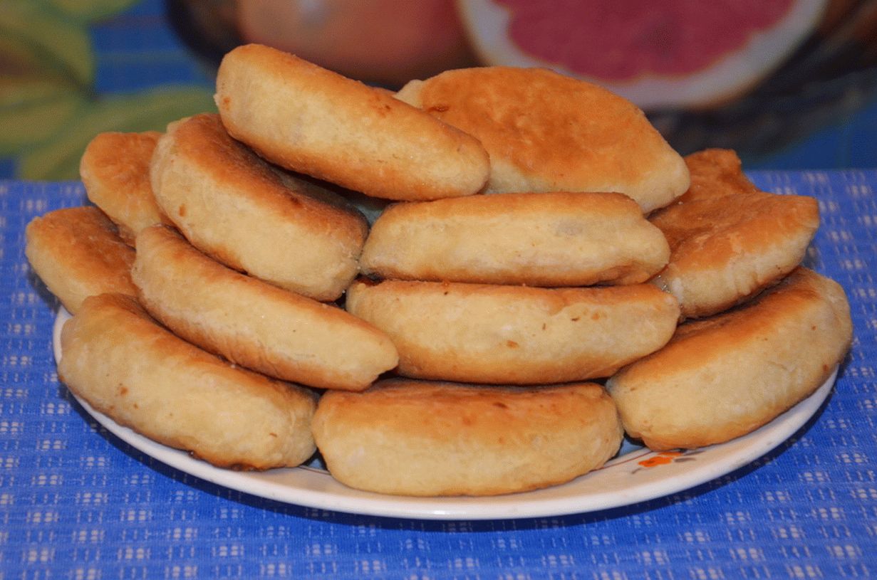 Жареные пирожки с яблоками. Жареные пирожки с яблоками на кефире. Кухня наизнанку выпечка на кефире. Пирожки без теста кухня наизнанку.